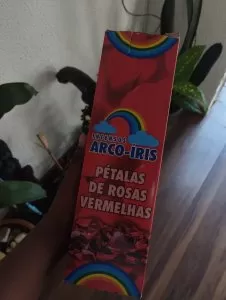 Incenso de Vareta "Pétalas de Rosas Vermelhas": Uma Experiência Romântica e Envolvente