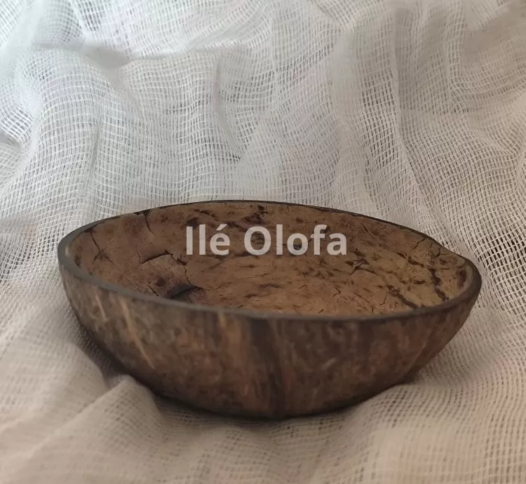 Cumbuca de Coco Natural: Simplicidade Ancestral para Uso Ritual