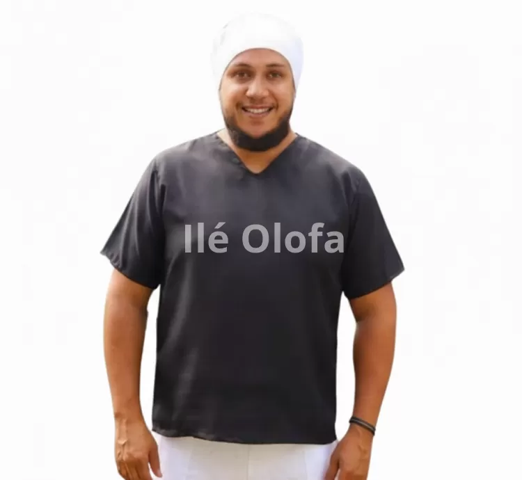 Bata Masculina: Vestimenta Tradicional de Simplicidade e Respeito