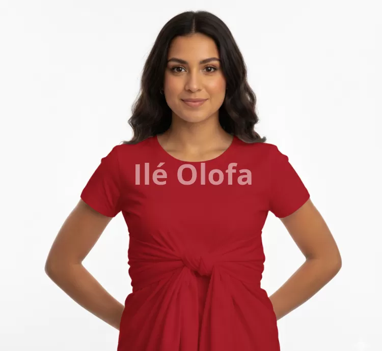Camisa Torcida: Estilo Tradicional com Textura e Movimento