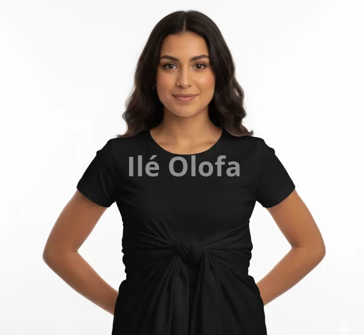 Camisa Torcida: Estilo Tradicional com Textura e Movimento