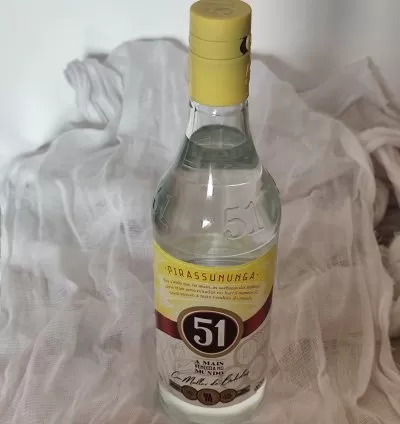 Cachaça Tradicional 51 Garrafa 965ml: Essência Brasileira para Rituais, Ofertas e Celebrações 3