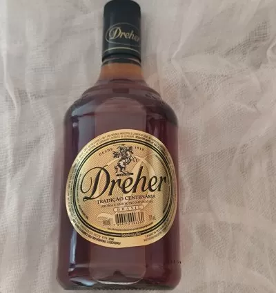 Conhaque de Gengibre Dreher Garrafa 900ml: Bebida Tradicional para Rituais, Ofertas e Celebrações