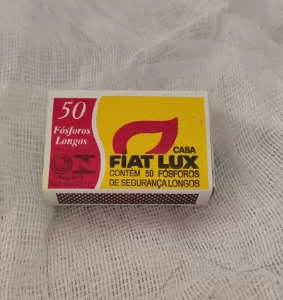 Fósforo Longo Fiat Lux 6 Caixas Com 50 Unidades: Iluminação Segura para Rituais, Orações e Acendimentos