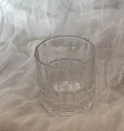 Copo de Whisky de Vidro: Presença e Firmeza para Uso Ritual